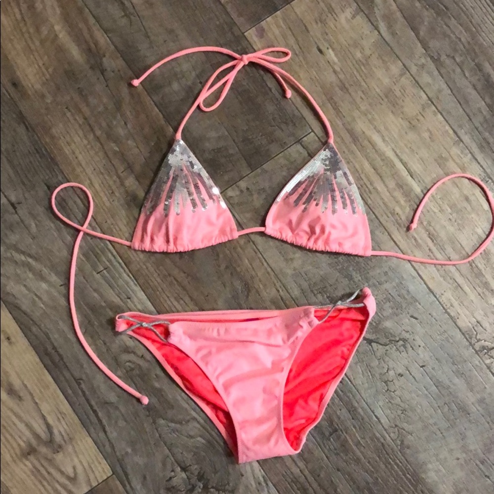 Victoria’s Secret bikini